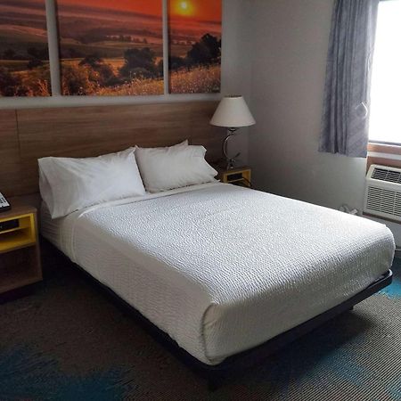 Days Inn By Wyndham Willmar Екстер'єр фото